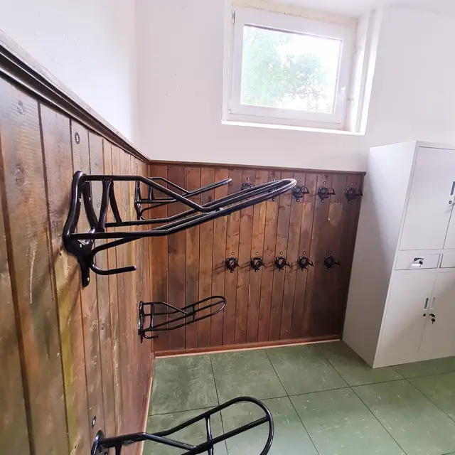 Sattelkammer mit Sattelhaltern